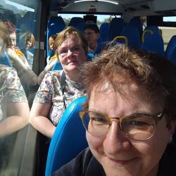 Gemütlich geht's im Bus.....