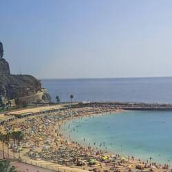 ... vorbei an Badebuchten....