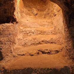 Ehemalige Abgänge der Häuser in die Höhlen