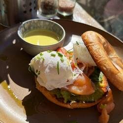 brunch in Sliema with 🥂and🥚🥯