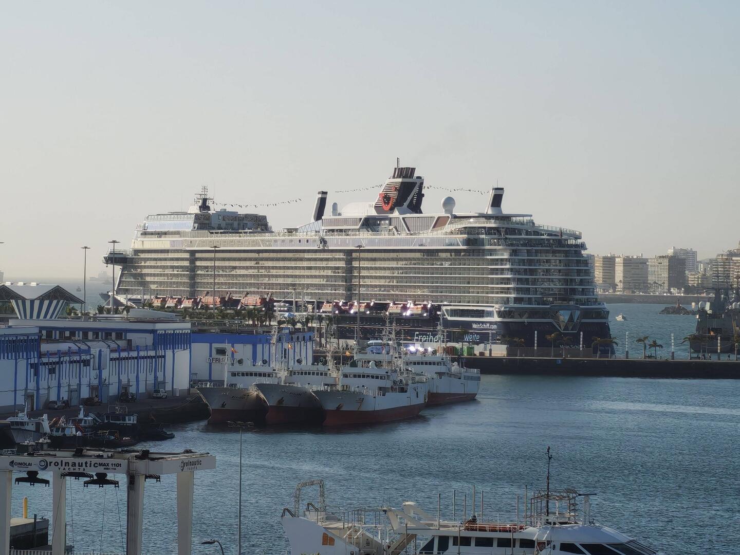 Das Schiff ist morgens schon da....