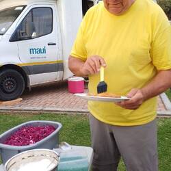 Knoblausauce, Crème fraiche und geriebener Käse drauf. Mmmhjj