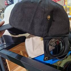 Aha, Sonnenbrille für die Augen im Hinterkopf 😂