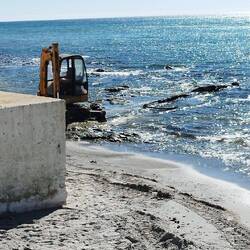 Ein Bagger im Meer, kann der schwimmen? 😂
