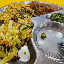 In KL habe ich mir dann nochmals den Bauch mit indischem Essen vollgeschlagen für knapp 3€.