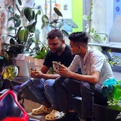 Amit der beste Koch und sein Bruder, der Masala Tee Zauberer.