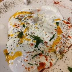 Manti (ravioli in salsa allo yogurt)