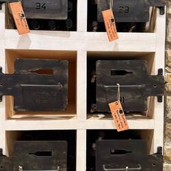 Hier lagern ausgewählte Weine für die Geschichte des Weingutes