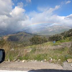 Mal reinzoomen. Schöner Regenbogen.
