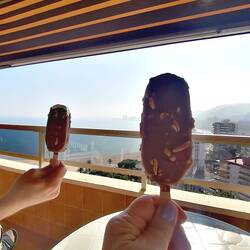 Letztes Eis aufm Balkon