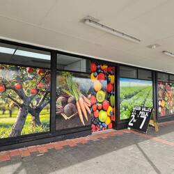 ansprechende Fenster vom Supermarkt