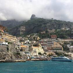 Hafen und Kathedrale von Positano