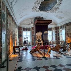 Die Thröne...oder wie wäre da die Mehrzahl??