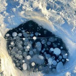 Eisschicht des Munksjön See 🧊