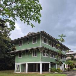 Für je vier Familien gebaut, sehen sie von weitem immer noch hübsch aus