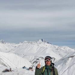Im Hintergrund der Kasbek 5047m