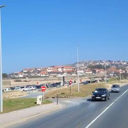 Links sehen wir schon das Meer