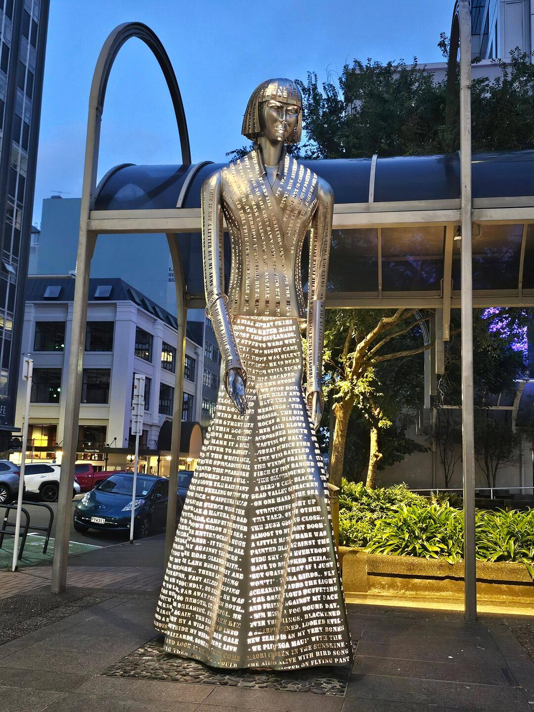 "Woman of Words" von Virginia King