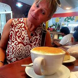 Feiner Kafi mit Zimtschnecke