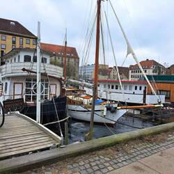Hausboote...allerdings ein bisschen runtergekommen
