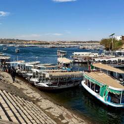 Mit dem Boot zum Philae Tempel