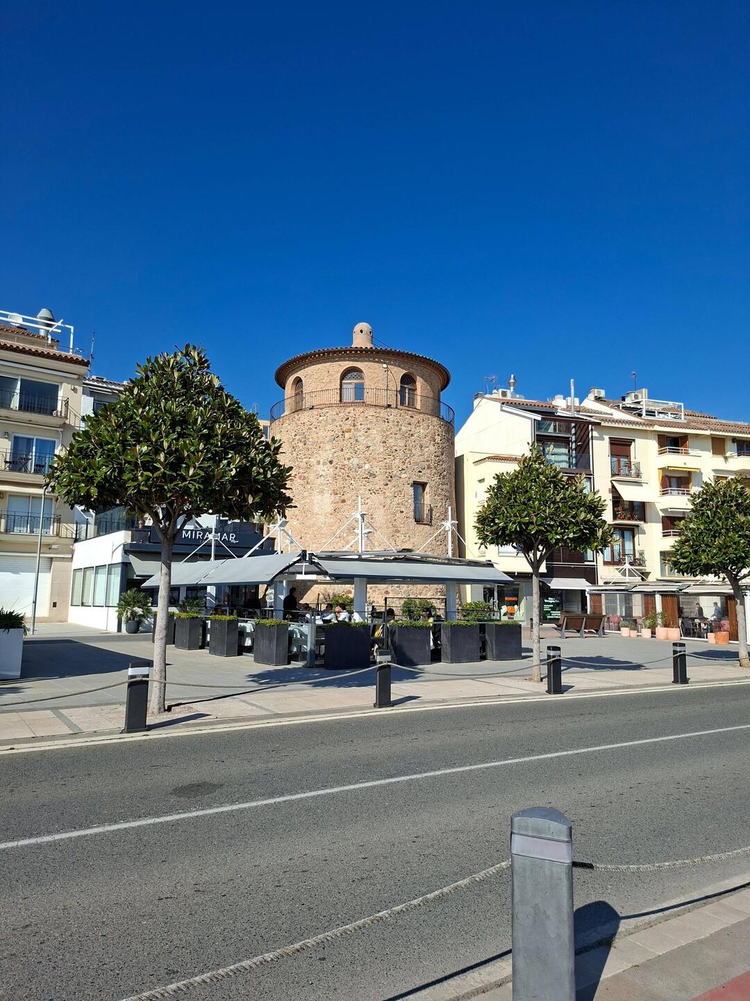 Toller blauer Himmel in Cambrils.