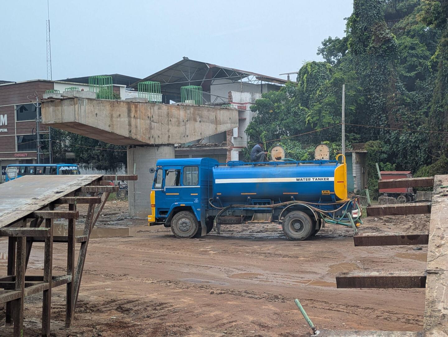 Schuld war eine zig lange Baustelle, wo eine Autobahn gebaut wird