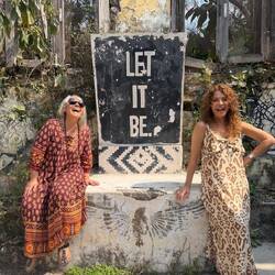 Con la capa de Daisy