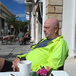 Das Bike Café hat Plätze in der Sonne.