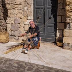 Korbflechter bei der Arbeit