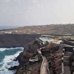 Der Pool, den wir vom Zimmer aus sehen.