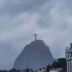 Er zeigt sich ein bisschen verhangen