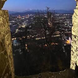 ManFrau beachte den Schnee