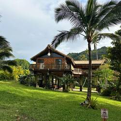 Hier oben im Norden werden die Häuser (wahrscheinlich aus Überschwemmungsgründen) auf Stelzen gebaut