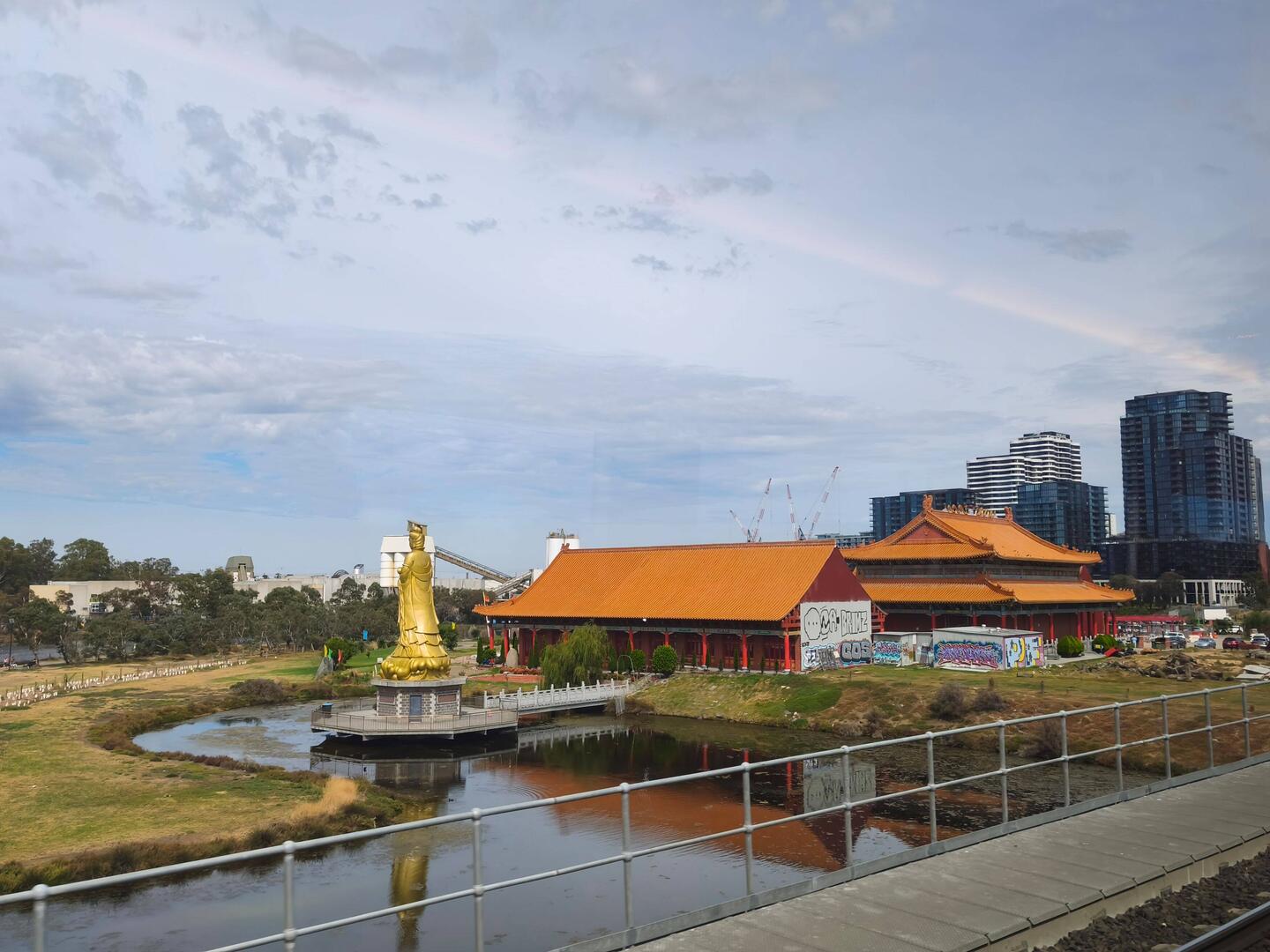 Heavenly Queen Tempel, kurz vor Melbourne