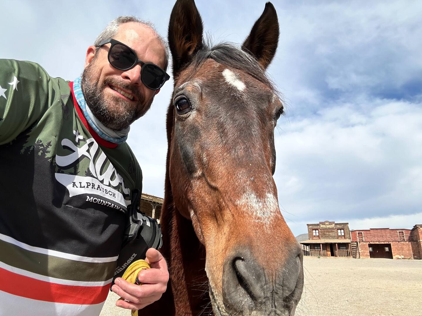 Tierische Begrüssung in der Westernstadt