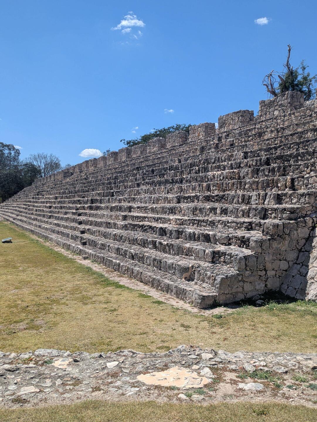 Die Fundamente der ehemaligen Stadthalle