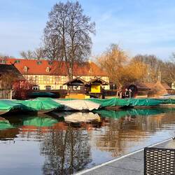 Feierabend am Hafen - verpackte Kähne 😉