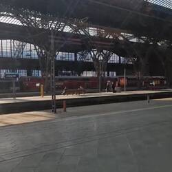 ZLeipzig bini gd direkt ufe nächst Zug gumpet, auso nid würk Zit meh aus dr Bhf zgseh