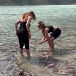 Segun la tradición, hay que sumergirse 3 veces.. (bueno, también sirve que te mojen la capocha 3 vé)