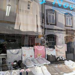 Vreemde presentatie: schoenen en pyama's?