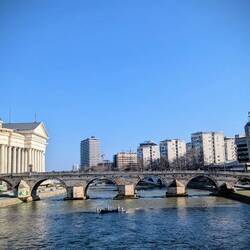 Alte Steinbrücke in Skopje