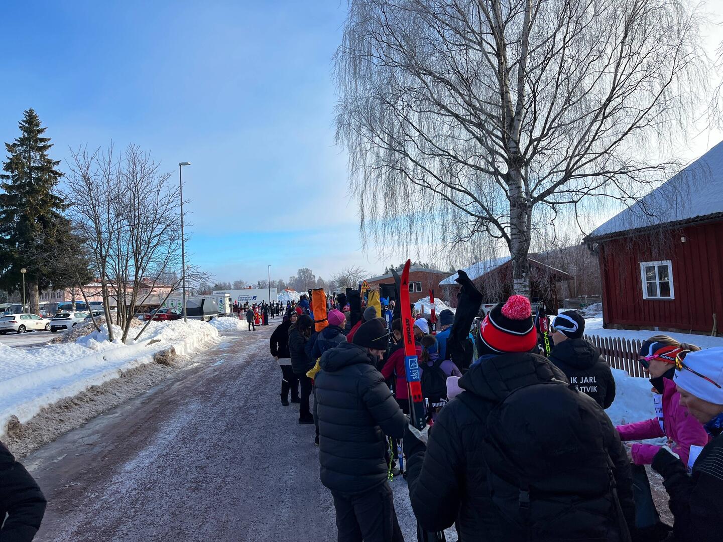 Warten auf den Bus zum Start