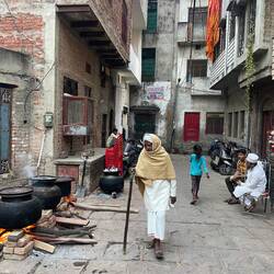 Cooking in cauldrons on the street