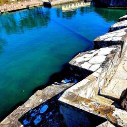 Sogar Mauern im Wasser