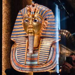 Maske von Tutanchamun besteht aus 32 kg Gold