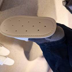 Um Houston, we have a problem, my feet don't work in Japanese slippers!