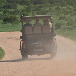 Wir waren im Kleinbus, aber es gab auch offene Wagen