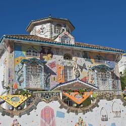 Dieses Haus besteht aus recycelten Materialien und Überresten von Abbrüchen.