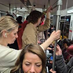 Wir sind nicht allein in der S-Bahn